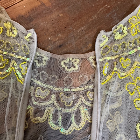 Needle & Thread Tiered Petal Embellished Tulle Dress in Beige Yellow Size 8 - Picture 9 of 15